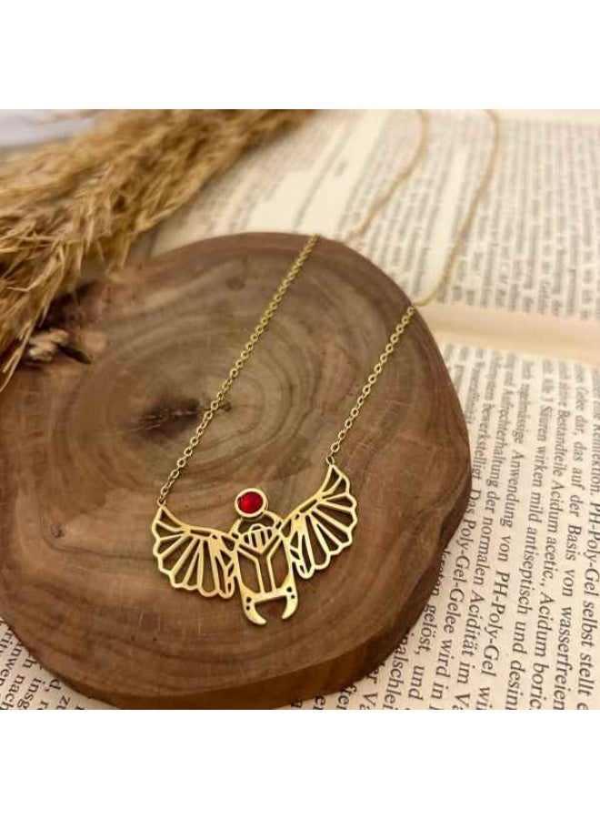 قلادة الجعران المجنّح بحجر أحمر – الرمز الفرعوني للحماية والنهضة – ستانلس ستيل 316 ضد الصدأ – ذهبي - Image 2